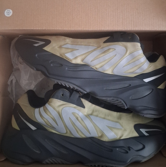 Yeezy Other - Yeezy 700